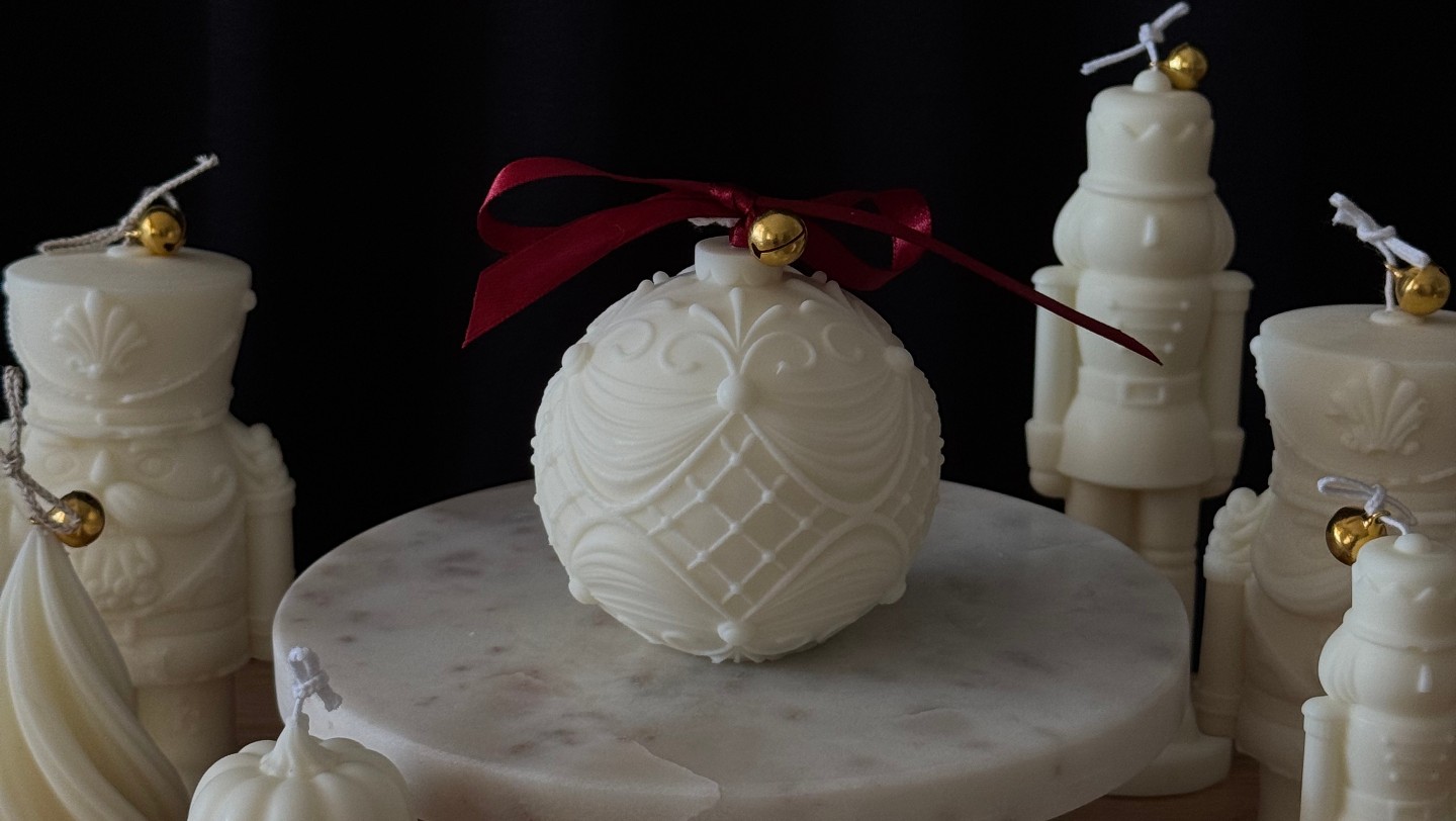 nourai candles hero display